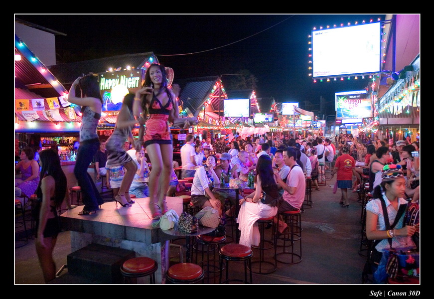 2006 - 07 - Phuket - Bangla la nuit 05